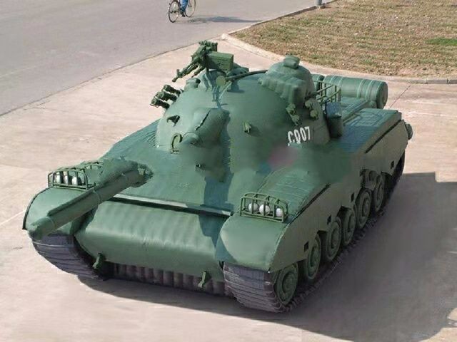 东成镇军用充气坦克车